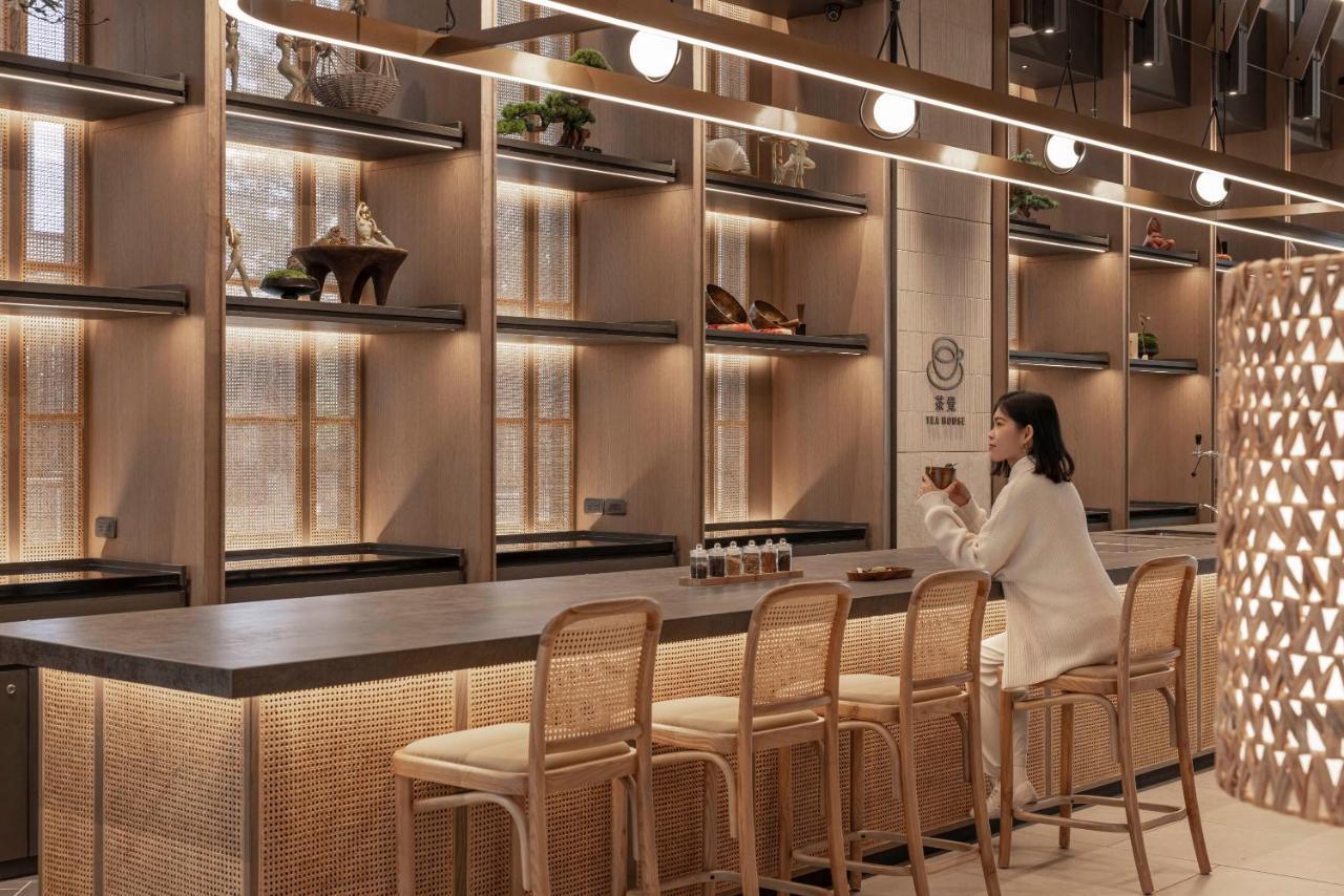 Lakeshore Hotel Hualien Taroko Shunan المظهر الخارجي الصورة The interior of a Starbucks Reserve store in Shanghai, China